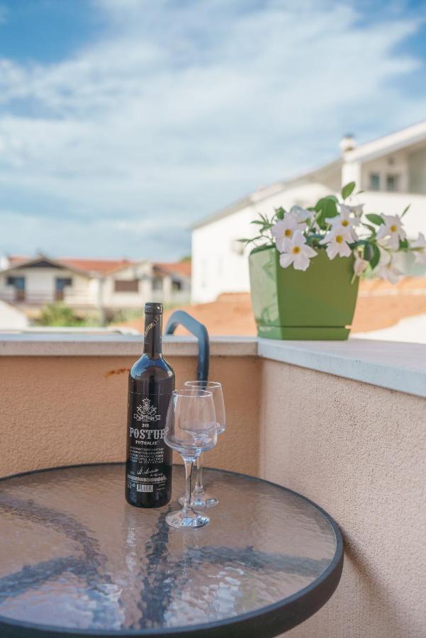 Apartmani Nedoklan Srima Esterno foto